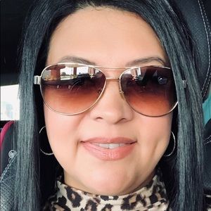 Meet your Posher, Loida